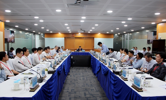 Quang cảnh cuộc họp.